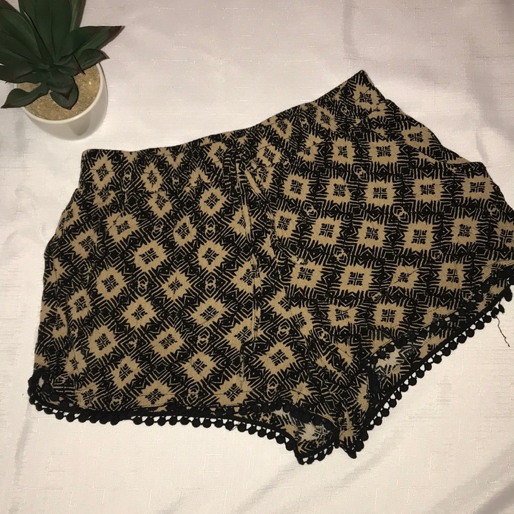Tilly’s Patterned Flowy Shorts